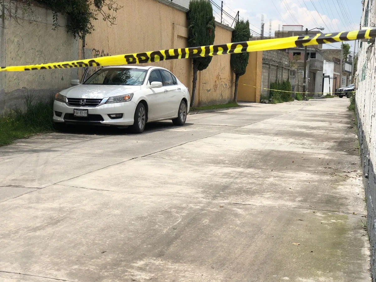 Encuentran cuerpo sin vida al interior de un vehículo en San Mateo Atenco