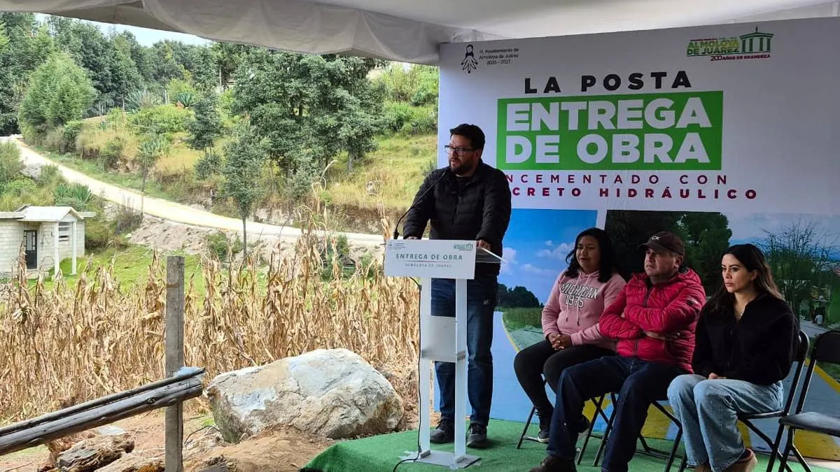 Adolfo Solis entrega caminos en la zona sur de Almoloya de Juárez