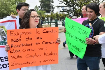 Trabajadores de la salud cierran Tollocan, piden insumo