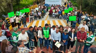Entregan nuevo puente vehicular en la cabecera de Almoloya de Juárez