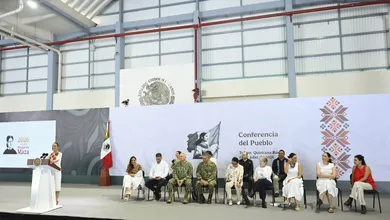 La presidenta Claudia Sheinbaum durante una conferencia donde abordó temas de política exterior, seguridad y desarrollo nacional.