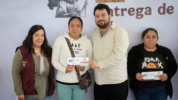 En Naucalpan de la mano del Gobierno de México, se consolida el apoyo a la educación, con la entrega de tarjetas de la Beca Rita Cetina