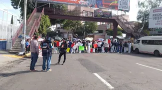 Bloqueo de trabajadores del IMSS provoca movilización en Naucalpan
