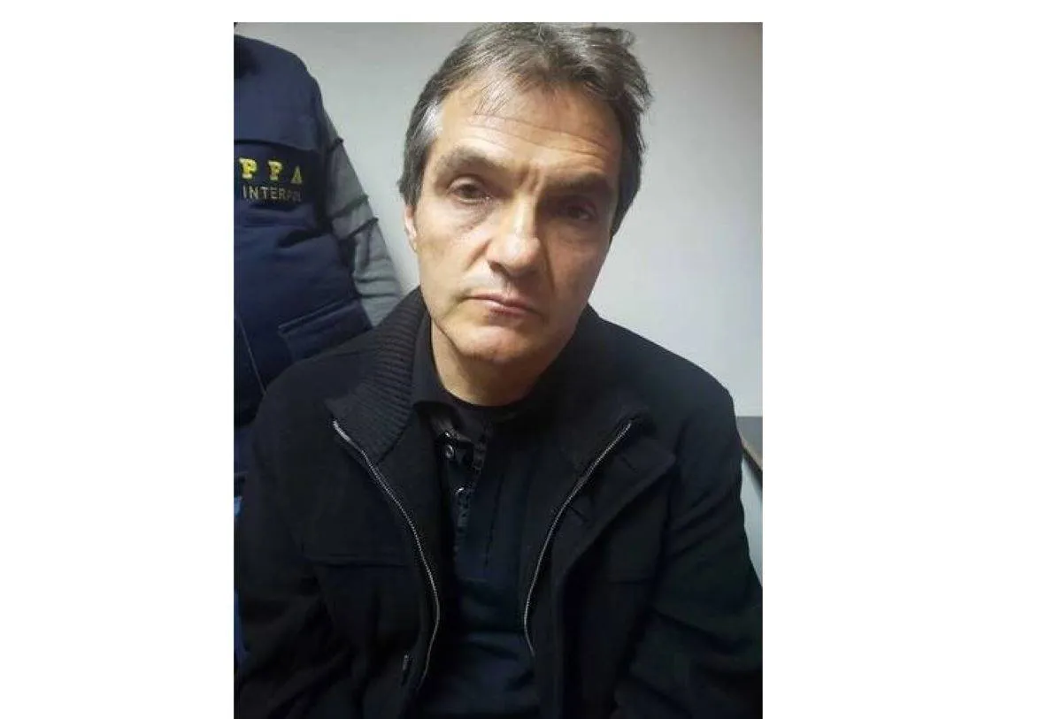 A su arribo, se le practicaron diferentes exámenes y protocolos propios de dicho proceso de entrega en el hangar de la Fiscalía General de la República (FGR). Foto: La Jornada