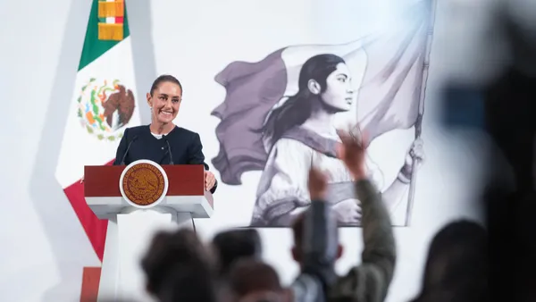 Claudia Sheinbaum anunció la construcción de las primeras plantas termosolares en Baja California Sur, con energía para hasta 200 mil hogares.