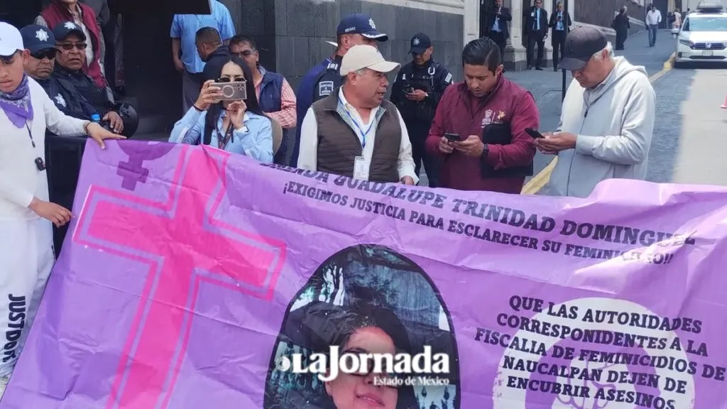 Víctimas de diversos delitos se manifiestan en Palacio del Edomex