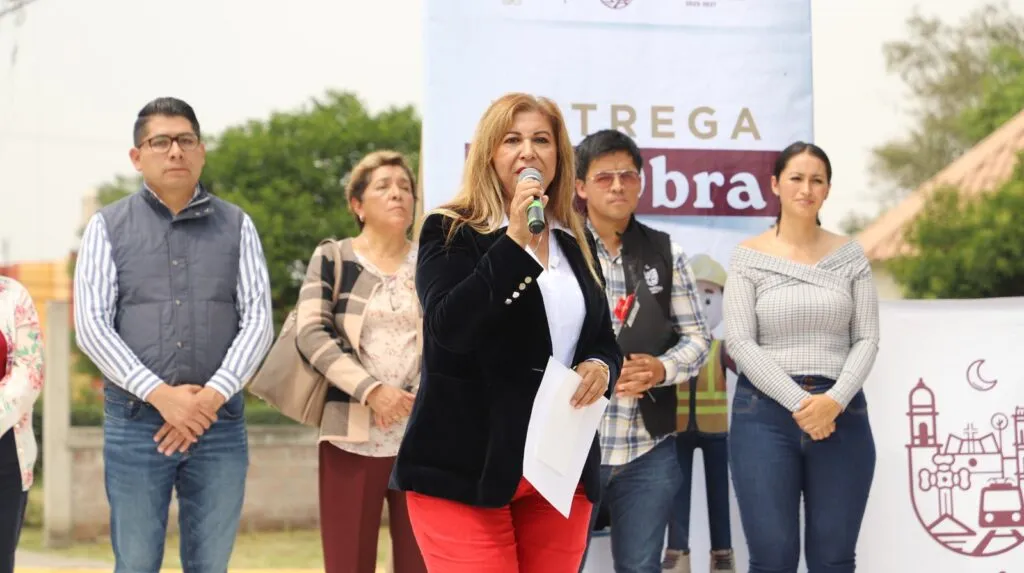 Presidenta municipal de Cuautitlán entrega primera obra de repavimentación en Hacienda Cuautitlán