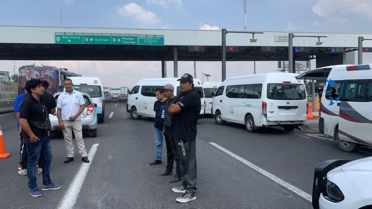 Organizaciones toman caseta en la México-Pachuca para no pagar peaje