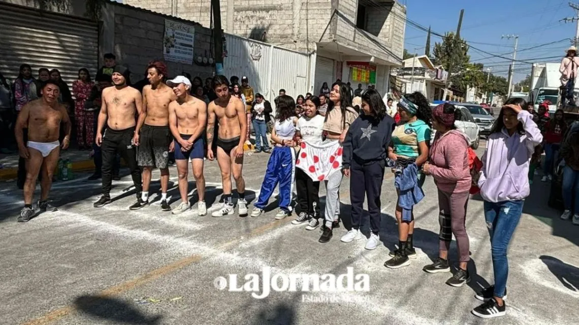 Acolman: Corren en ropa interior para recibir el 2024