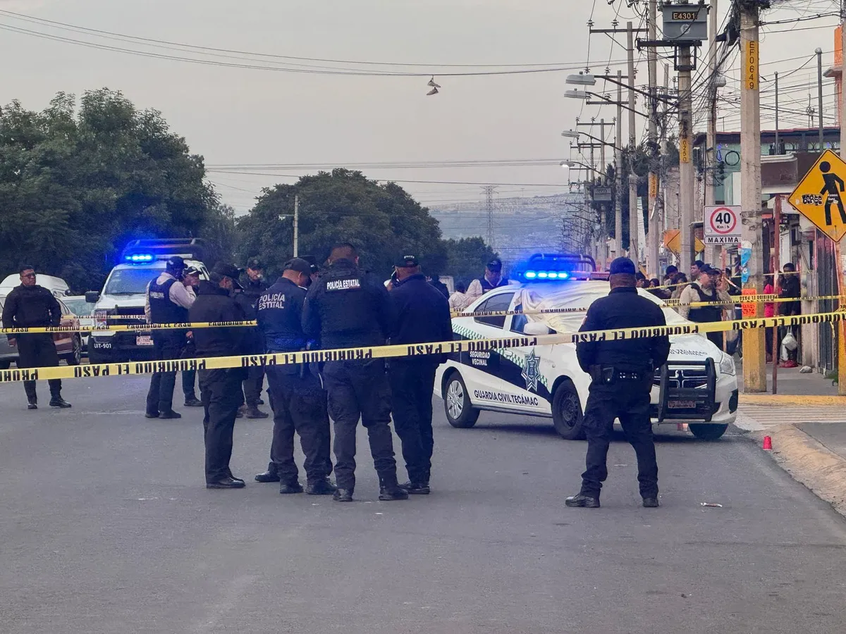[VIDEO] Vecinos se enfrentan con policías de Tecámac para impedir detención