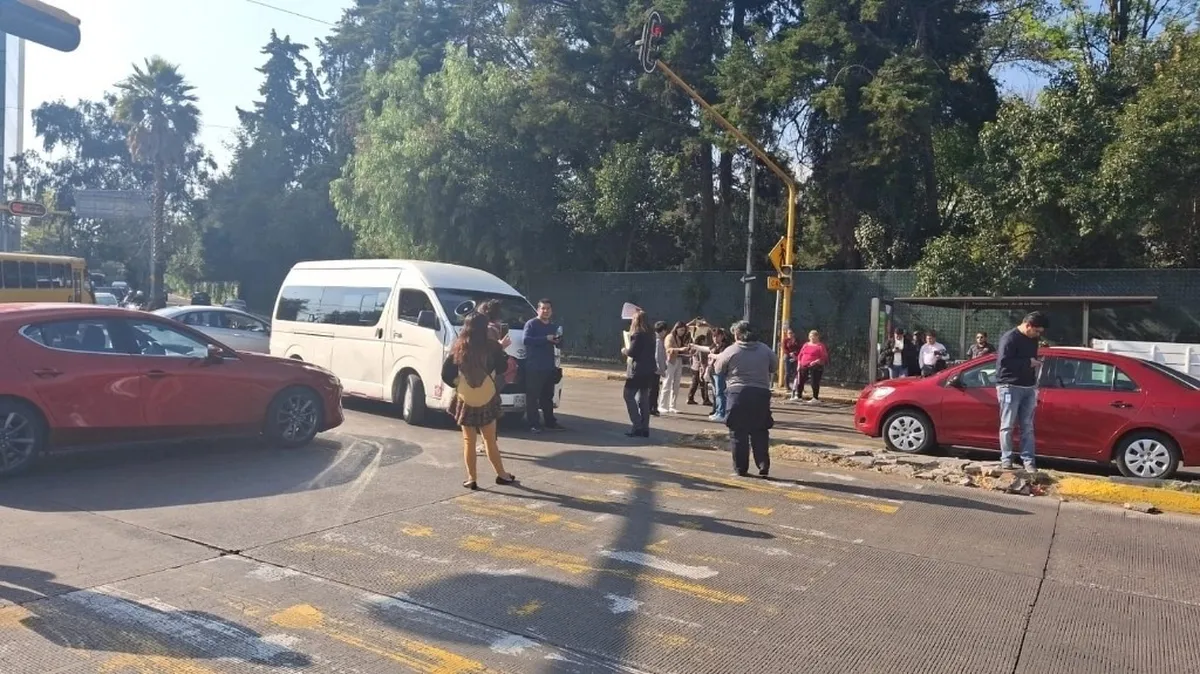 Vecinos de Naucalpan bloquean avenidas en demanda de agua potable