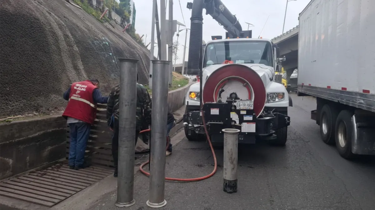 Personal del Grupo Tláloc llevará a cabo labores nocturnas de desazolve mediante equipos hidroneumáticos tipo vactor.