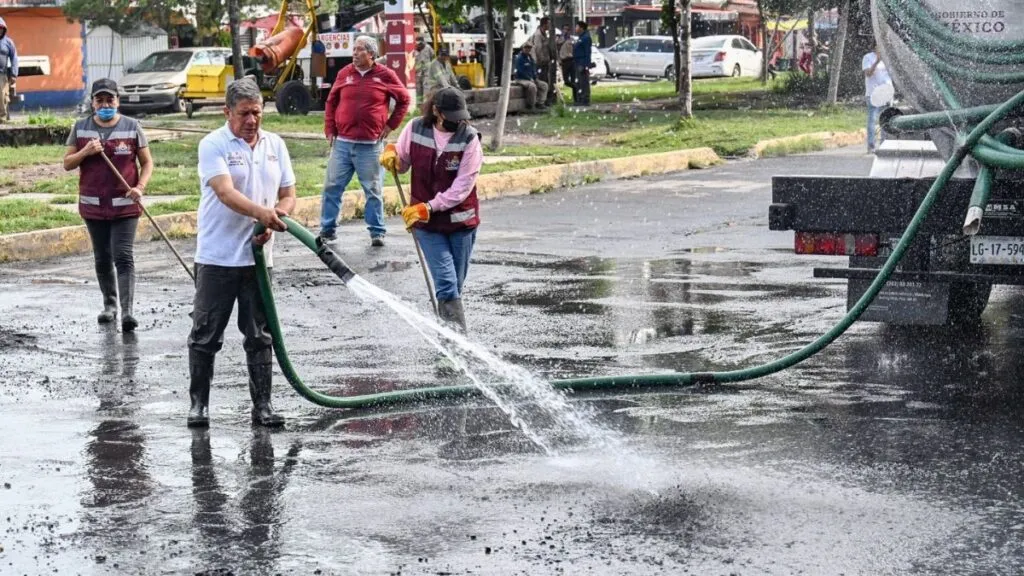 Inicia limpieza en Neza: Gobierno del Edomex reporta calles y avenidas sin afectaciones por lluvias
