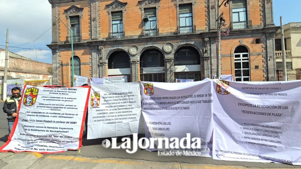 Trabajadores de la Coordinación de Regulación Sanitaria Edomex exigen destitución de su titular