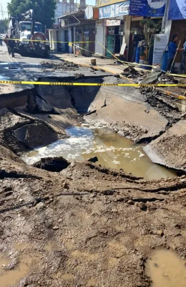 Atizapán entrega apoyo de 60 mil pesos por familia tras inundación en San Miguel Xochimanga