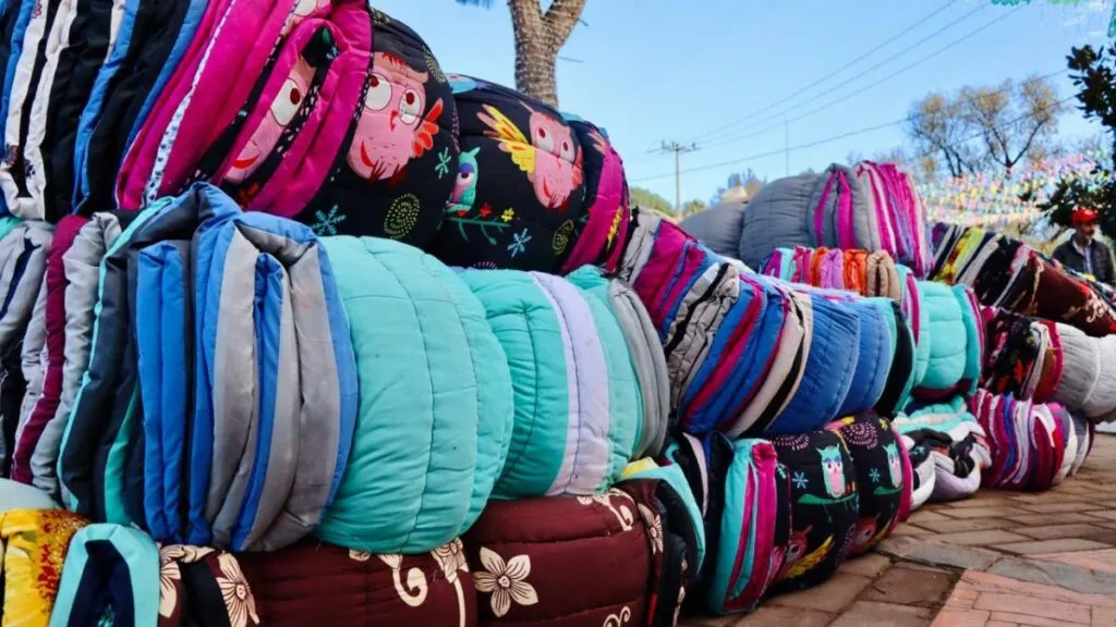 Día mágico y lleno de esperanza viven niñas y niños de Badiraguato con la Caravana Navideña