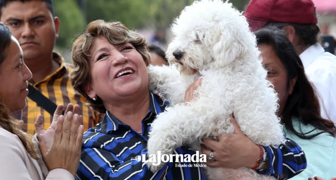 Delfina Gómez celebra su cumpleaños con simpatizantes, pastel y mariachis