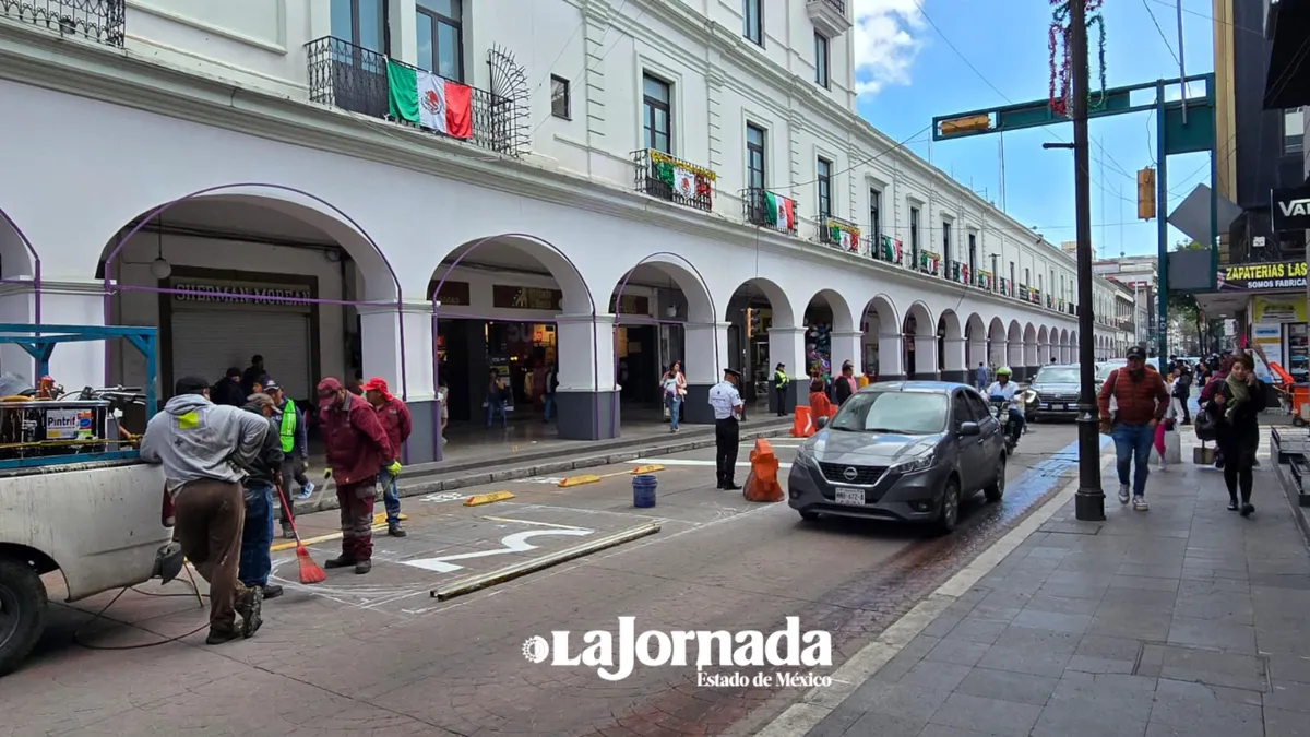 ¡Toma precauciones! Cierran carril en Hidalgo y acceso a Matamoros para pintar pasos peatonales