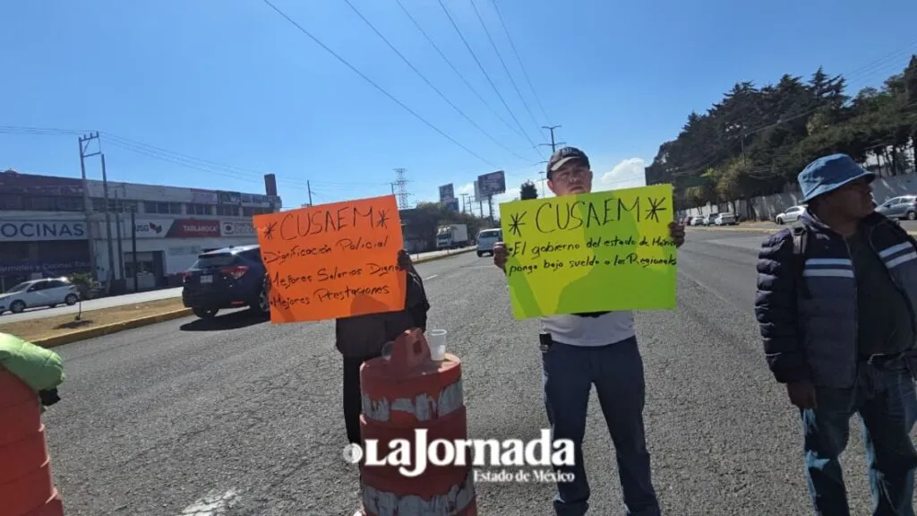 Elementos del CUSAEM bloquean Paseo Tollocan hoy 8 de enero