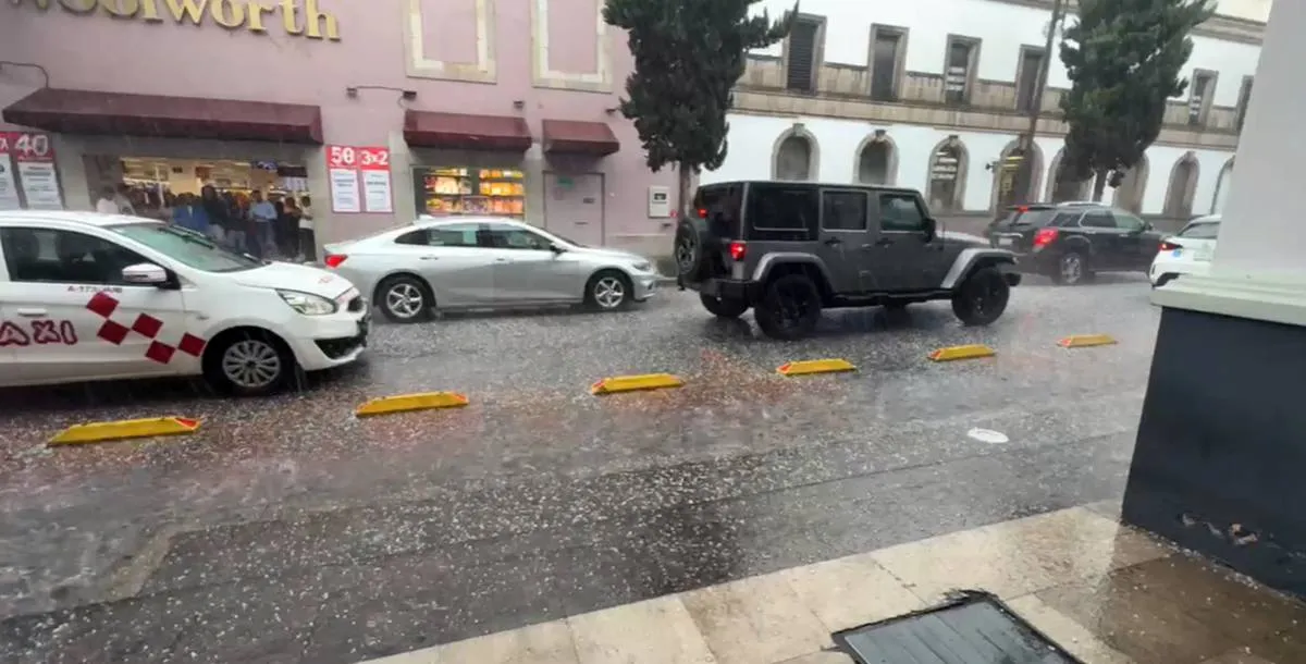 Lluvia intensa y granizada en Toluca