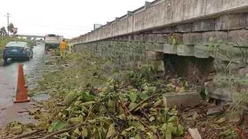 Puente vehicular en Chalco está afectado por las lluvias, temen accidentes