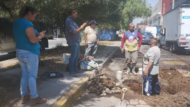 Sapase atiende fuga de agua potable en la colonia Luis Donaldo Colosio