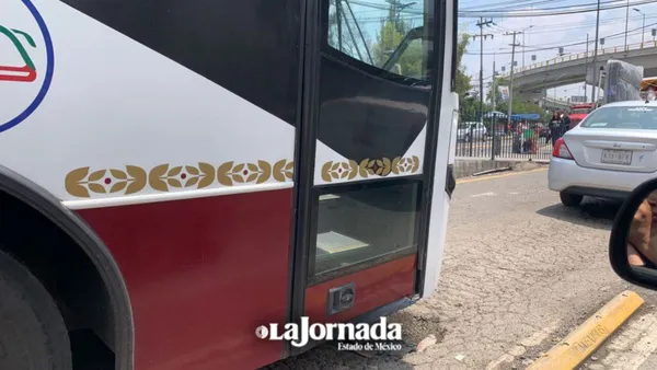 Ecatepec: Persisten invasiones al carril del Mexibús