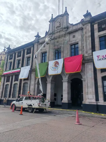 Iluminan destellos patrios las fiestas de septiembre en Toluca
