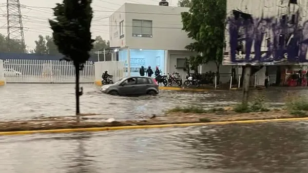 Lluvias provocan acumulación de agua en diversas vialidades de Cuautitlán Izcalli y Tultitlán