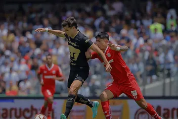 Foto de jugadores de Pumas y Toluca que se enfrentarán en el regreso de la Liga MX en vivo este viernes.