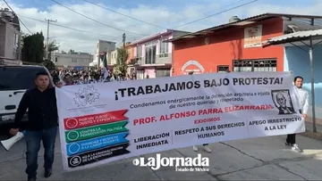 Padres y docentes protestan en Ixtapaluca por detención de maestro acusado de abuso contra un menor