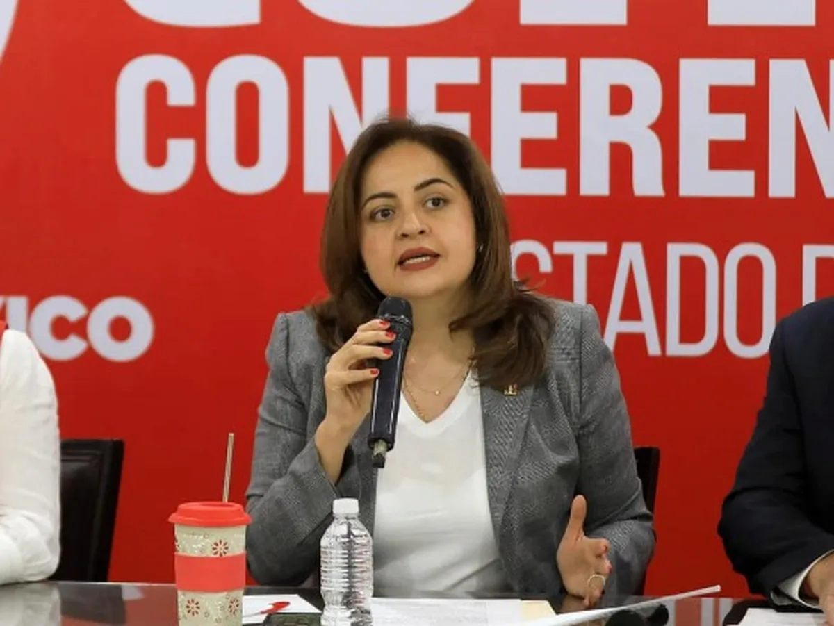 Una farsa la renuncia de Ana Lilia Herrera del PRI: David Parra