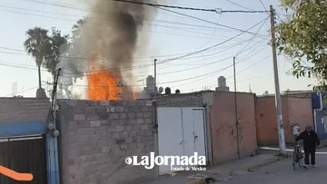Chimalhuacán: Arde depósito de materiales de reciclaje