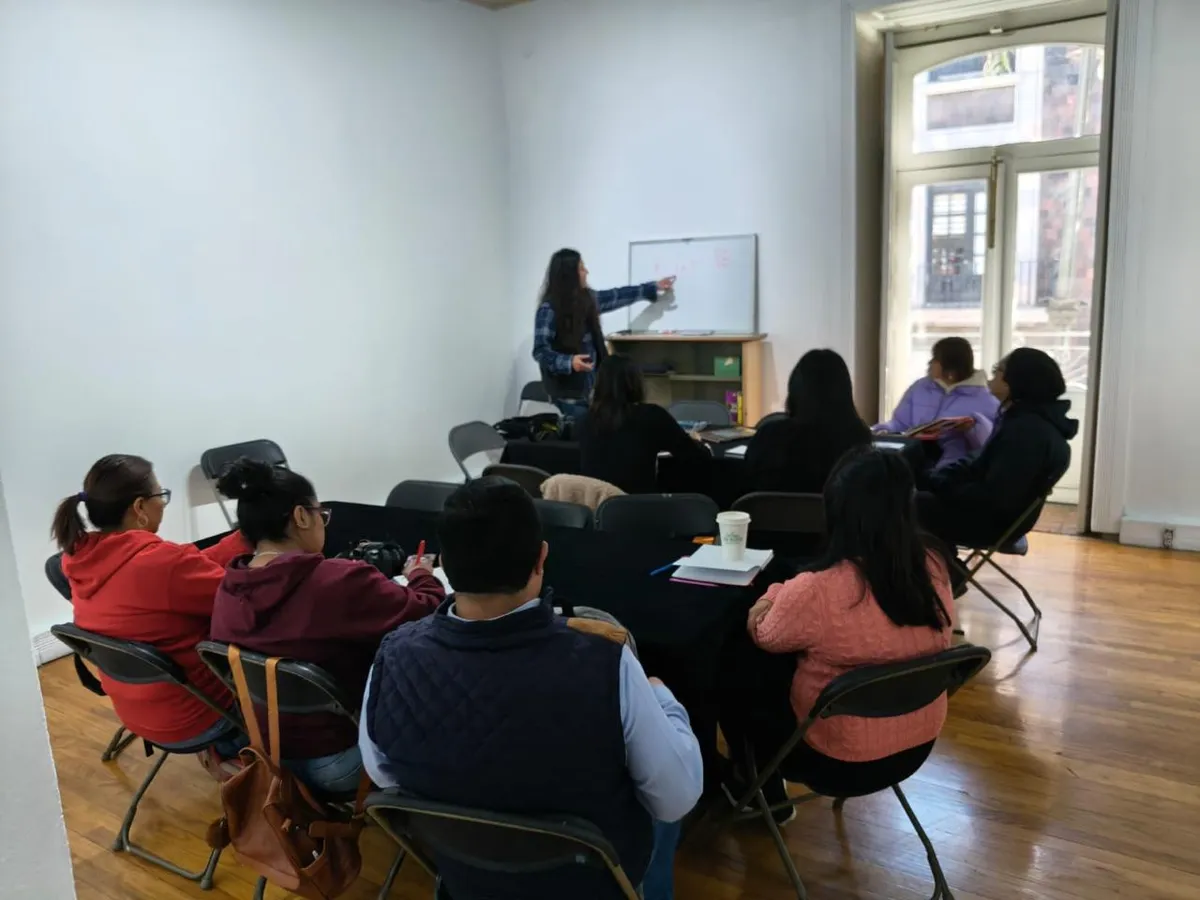 Los participantes desarrollarán herramientas básicas de actuación, creación de personajes y construcción colectiva de escenas.