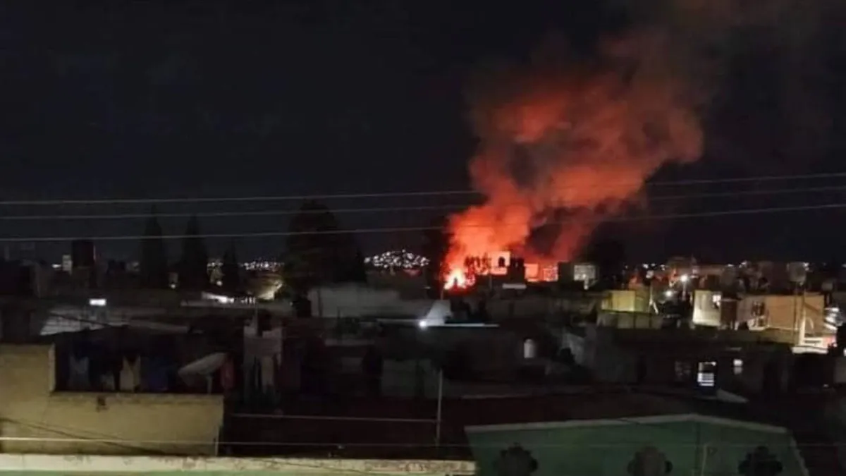 [VIDEO] Controlado incendio en taller mecánico en “El Seminario”