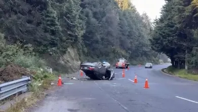 Conductor muere tras volcar en la México-Toluca