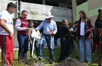Delfina Gómez suma a más de 900 escuelas en megajornada de reforestación en Edomex