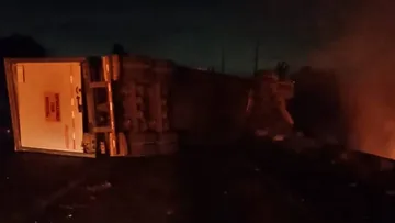 Cerrada carretera Toluca-Atlacomulco por volcadura de tráiler