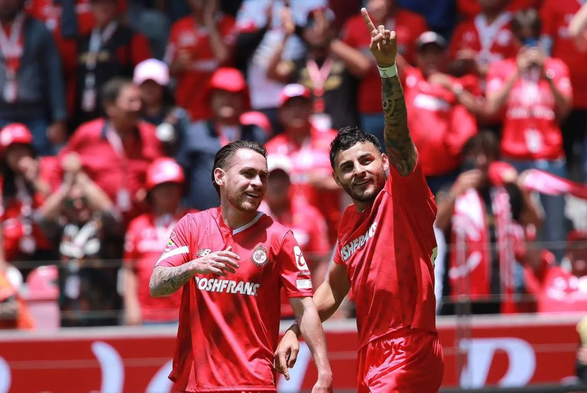Diablos Rojos del Toluca golean y se van al primer lugar