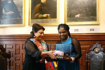 Clara Brugada entrega las llaves de la CDMX a Francia Márquez