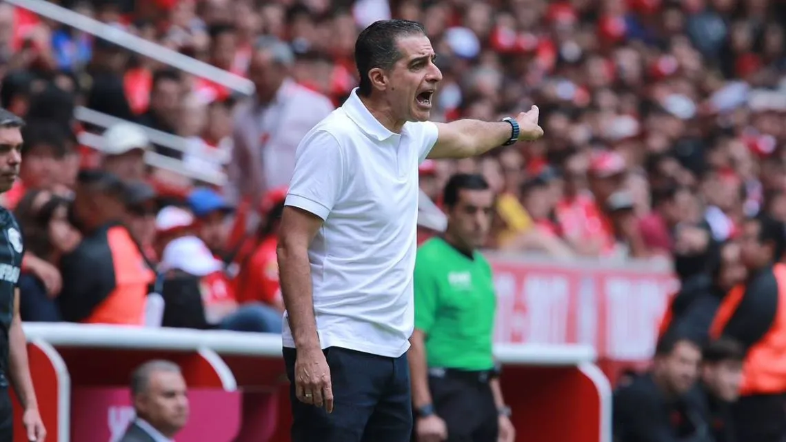 Diablos Rojos del Toluca golean y se van al primer lugar