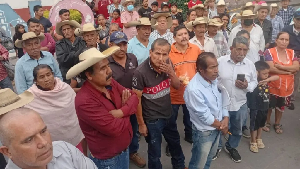 Malestar entre manifestantes de Luvianos aumenta, no llegan funcionarios a mediar