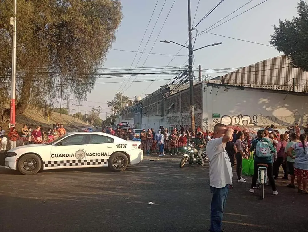 Habitantes de la laguna en San Juan Ixhuatepec bloquean la México-Pachuca