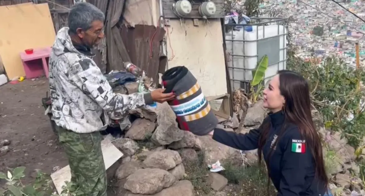 Esmeralda Vallejo entrega 2 mil cobertores en comunidades de la Sierra de Guadalupe