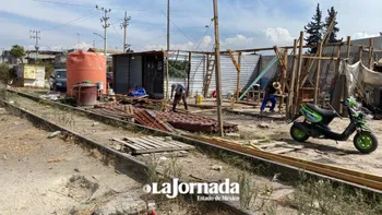 Chicoloapan inicia limpieza y retiro de puestos semifijos en vías para tren ligero