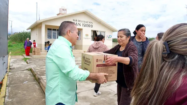 Héctor García, del PVEM, entrega más de 300 canastas alimentarias en Tenango del Valle