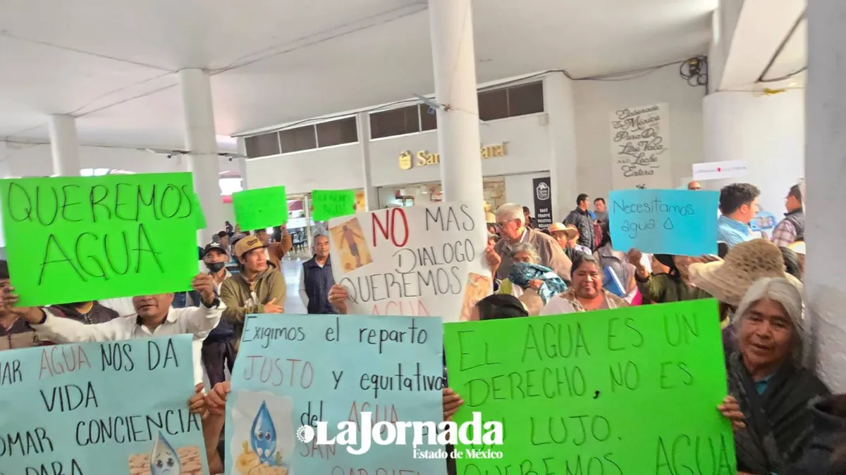 Vecinos se manifiestan en Toluca por falta de agua