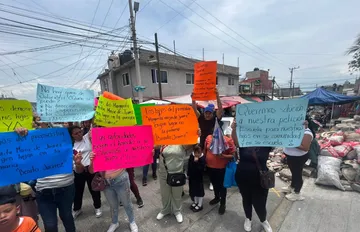 Sin cupo 50 niños en primaria de la Sierra de Guadalupe en Ecatepec; padres exigen ampliar matrícula