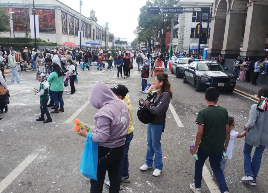 Prohibición de venta de espuma es ignorada en Toluca