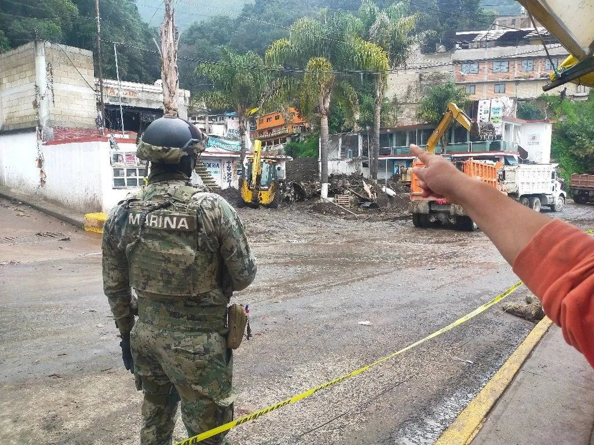 Entregan apoyos a damnificados por deslaves en Jilotzingo